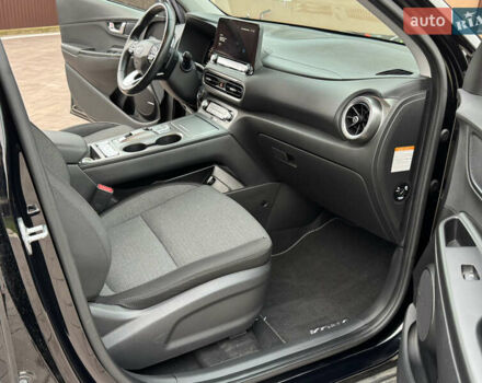 Черный Хендай Kona, объемом двигателя 0 л и пробегом 64 тыс. км за 17500 $, фото 14 на Automoto.ua