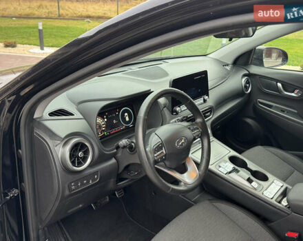 Черный Хендай Kona, объемом двигателя 0 л и пробегом 64 тыс. км за 17500 $, фото 5 на Automoto.ua