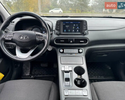 Черный Хендай Kona, объемом двигателя 0 л и пробегом 82 тыс. км за 15300 $, фото 19 на Automoto.ua