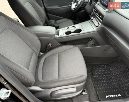Черный Хендай Kona, объемом двигателя 0 л и пробегом 74 тыс. км за 20900 $, фото 20 на Automoto.ua