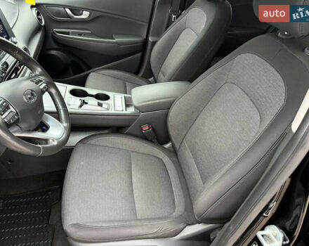 Черный Хендай Kona, объемом двигателя 0 л и пробегом 74 тыс. км за 20900 $, фото 12 на Automoto.ua