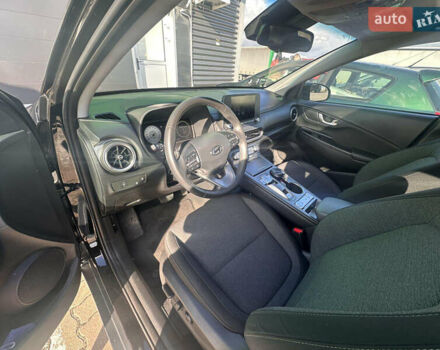 Черный Хендай Kona, объемом двигателя 0 л и пробегом 42 тыс. км за 18500 $, фото 20 на Automoto.ua