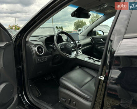 Черный Хендай Kona, объемом двигателя 0 л и пробегом 46 тыс. км за 23700 $, фото 3 на Automoto.ua