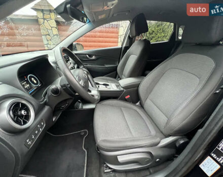 Черный Хендай Kona, объемом двигателя 0 л и пробегом 68 тыс. км за 18500 $, фото 11 на Automoto.ua