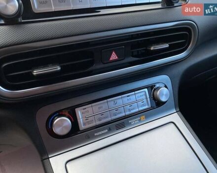 Чорний Хендай Kona, об'ємом двигуна 0 л та пробігом 5 тис. км за 21000 $, фото 17 на Automoto.ua