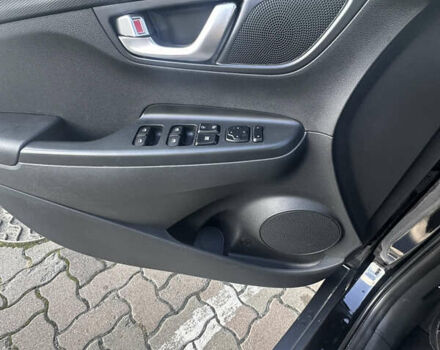 Черный Хендай Kona, объемом двигателя 0 л и пробегом 42 тыс. км за 18500 $, фото 25 на Automoto.ua