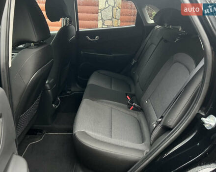 Черный Хендай Kona, объемом двигателя 0 л и пробегом 68 тыс. км за 18500 $, фото 18 на Automoto.ua