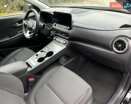 Чорний Хендай Kona, об'ємом двигуна 0 л та пробігом 54 тис. км за 16800 $, фото 24 на Automoto.ua