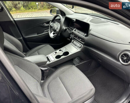 Чорний Хендай Kona, об'ємом двигуна 0 л та пробігом 54 тис. км за 16800 $, фото 26 на Automoto.ua