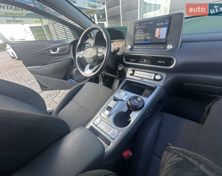 Черный Хендай Kona, объемом двигателя 0 л и пробегом 42 тыс. км за 18500 $, фото 35 на Automoto.ua