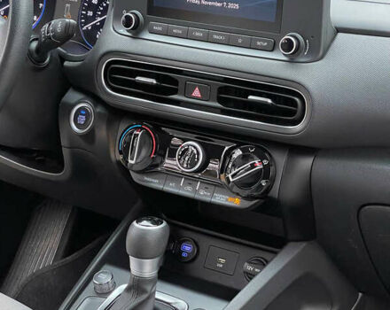 Черный Хендай Kona, объемом двигателя 2 л и пробегом 85 тыс. км за 19000 $, фото 27 на Automoto.ua