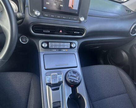 Черный Хендай Kona, объемом двигателя 0 л и пробегом 42 тыс. км за 18500 $, фото 19 на Automoto.ua