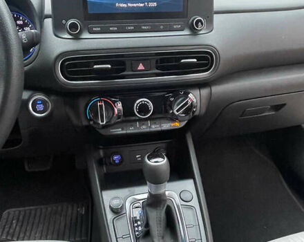 Черный Хендай Kona, объемом двигателя 2 л и пробегом 85 тыс. км за 19000 $, фото 24 на Automoto.ua