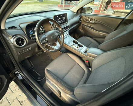 Черный Хендай Kona, объемом двигателя 0 л и пробегом 22 тыс. км за 16999 $, фото 16 на Automoto.ua