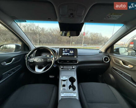 Черный Хендай Kona, объемом двигателя 0 л и пробегом 22 тыс. км за 16999 $, фото 3 на Automoto.ua