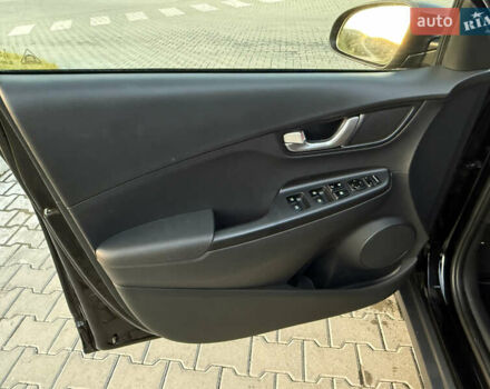 Черный Хендай Kona, объемом двигателя 0 л и пробегом 22 тыс. км за 16999 $, фото 15 на Automoto.ua