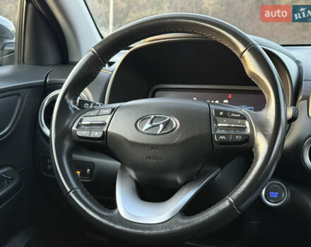 Черный Хендай Kona, объемом двигателя 0 л и пробегом 22 тыс. км за 16999 $, фото 2 на Automoto.ua