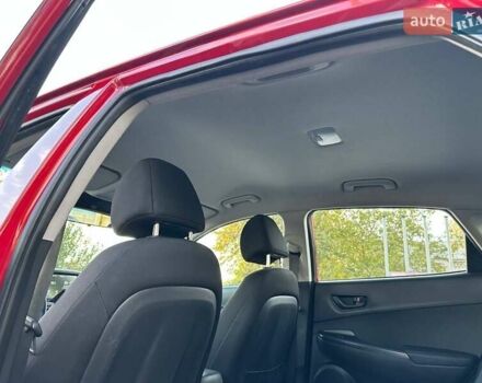 Красный Хендай Kona, объемом двигателя 2 л и пробегом 179 тыс. км за 13500 $, фото 28 на Automoto.ua