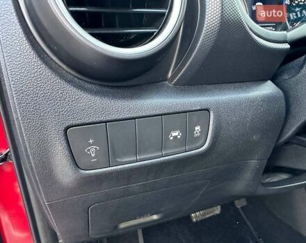 Красный Хендай Kona, объемом двигателя 2 л и пробегом 179 тыс. км за 13500 $, фото 14 на Automoto.ua