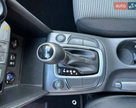 Красный Хендай Kona, объемом двигателя 2 л и пробегом 179 тыс. км за 13500 $, фото 23 на Automoto.ua