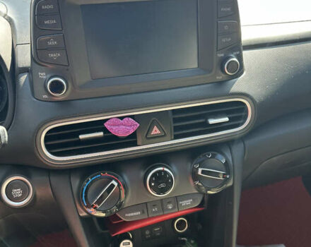 Червоний Хендай Kona, об'ємом двигуна 2 л та пробігом 55 тис. км за 18000 $, фото 7 на Automoto.ua