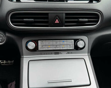 Красный Хендай Kona, объемом двигателя 0 л и пробегом 90 тыс. км за 14000 $, фото 13 на Automoto.ua