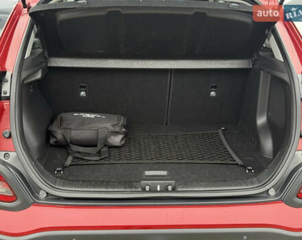 Красный Хендай Kona, объемом двигателя 0 л и пробегом 83 тыс. км за 17700 $, фото 16 на Automoto.ua