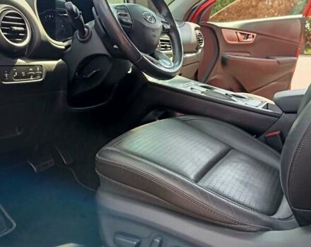Красный Хендай Kona, объемом двигателя 0 л и пробегом 110 тыс. км за 17999 $, фото 3 на Automoto.ua