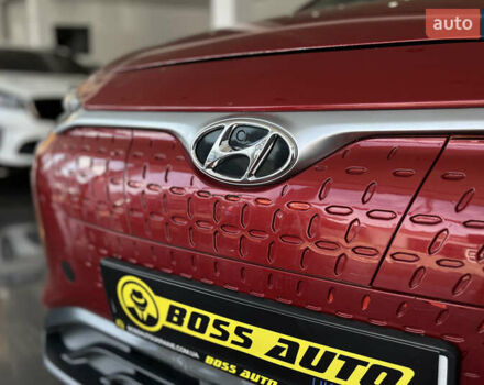 Червоний Хендай Kona, об'ємом двигуна 0 л та пробігом 103 тис. км за 18000 $, фото 8 на Automoto.ua