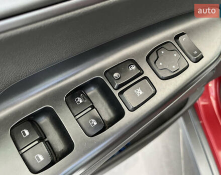 Червоний Хендай Kona, об'ємом двигуна 0 л та пробігом 103 тис. км за 18000 $, фото 15 на Automoto.ua