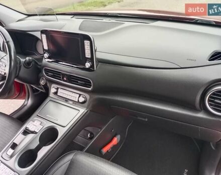 Червоний Хендай Kona, об'ємом двигуна 0 л та пробігом 156 тис. км за 16850 $, фото 26 на Automoto.ua
