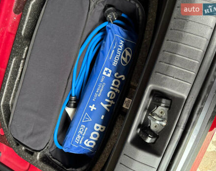 Красный Хендай Kona, объемом двигателя 0 л и пробегом 90 тыс. км за 14000 $, фото 10 на Automoto.ua