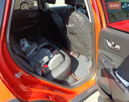 Красный Хендай Kona, объемом двигателя 0 л и пробегом 146 тыс. км за 20500 $, фото 10 на Automoto.ua