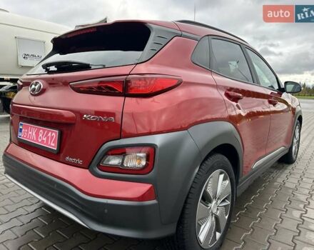 Красный Хендай Kona, объемом двигателя 0 л и пробегом 110 тыс. км за 16700 $, фото 5 на Automoto.ua