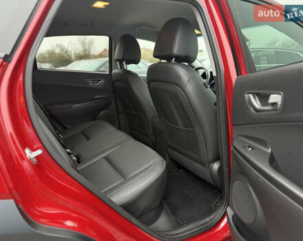 Красный Хендай Kona, объемом двигателя 0 л и пробегом 83 тыс. км за 17700 $, фото 10 на Automoto.ua