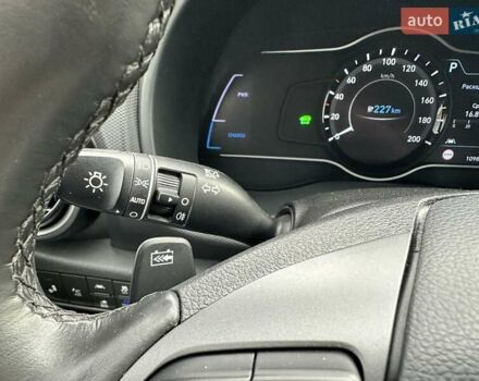 Красный Хендай Kona, объемом двигателя 0 л и пробегом 153 тыс. км за 16190 $, фото 44 на Automoto.ua