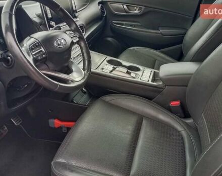 Червоний Хендай Kona, об'ємом двигуна 0 л та пробігом 156 тис. км за 16850 $, фото 17 на Automoto.ua