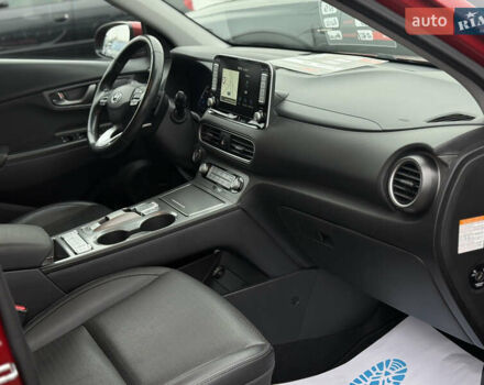 Красный Хендай Kona, объемом двигателя 0 л и пробегом 83 тыс. км за 17700 $, фото 13 на Automoto.ua