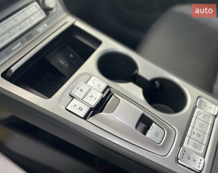 Червоний Хендай Kona, об'ємом двигуна 0 л та пробігом 103 тис. км за 18000 $, фото 17 на Automoto.ua