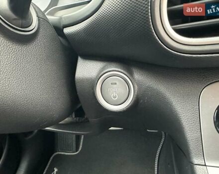 Красный Хендай Kona, объемом двигателя 0 л и пробегом 110 тыс. км за 16700 $, фото 36 на Automoto.ua