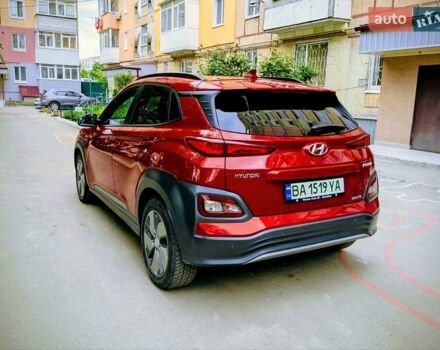 Красный Хендай Kona, объемом двигателя 0 л и пробегом 154 тыс. км за 17200 $, фото 2 на Automoto.ua