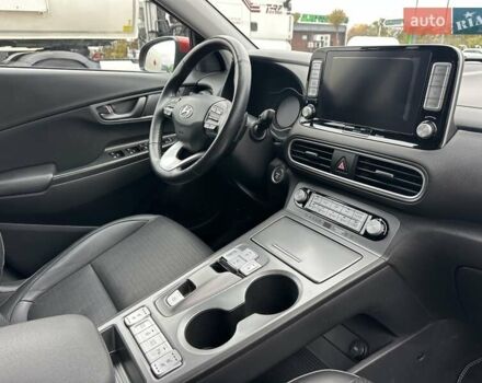 Красный Хендай Kona, объемом двигателя 0 л и пробегом 110 тыс. км за 16700 $, фото 30 на Automoto.ua