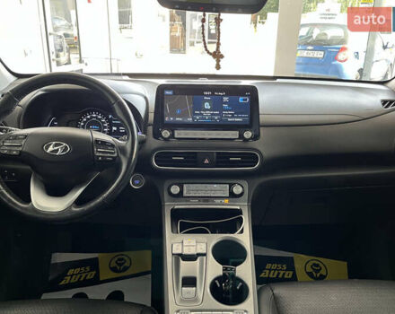 Червоний Хендай Kona, об'ємом двигуна 0 л та пробігом 103 тис. км за 18000 $, фото 18 на Automoto.ua