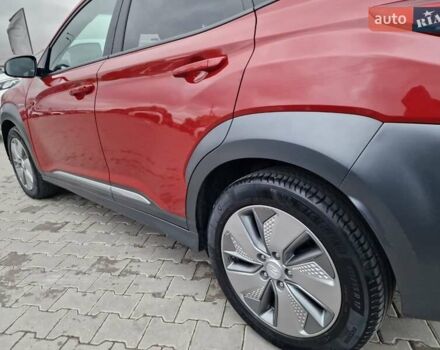 Красный Хендай Kona, объемом двигателя 0 л и пробегом 101 тыс. км за 16200 $, фото 9 на Automoto.ua