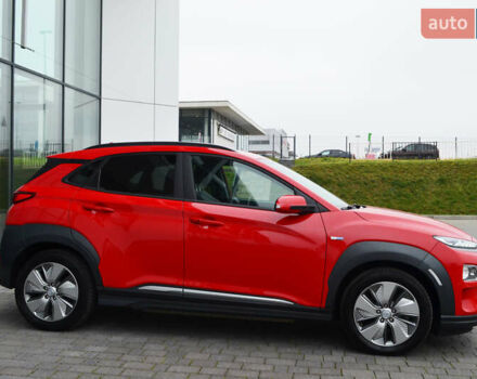 Красный Хендай Kona, объемом двигателя 0 л и пробегом 70 тыс. км за 19917 $, фото 2 на Automoto.ua