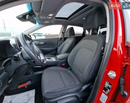 Красный Хендай Kona, объемом двигателя 0 л и пробегом 104 тыс. км за 17800 $, фото 25 на Automoto.ua