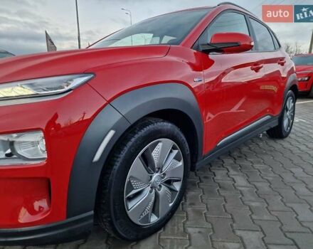 Красный Хендай Kona, объемом двигателя 0 л и пробегом 104 тыс. км за 17800 $, фото 6 на Automoto.ua