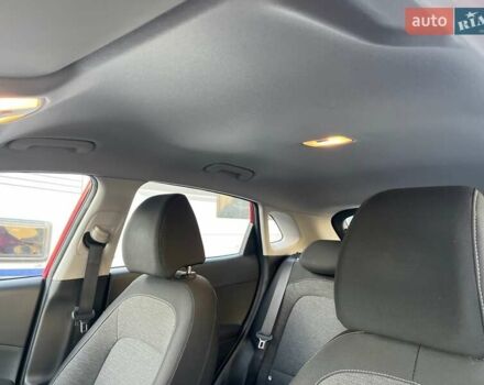 Червоний Хендай Kona, об'ємом двигуна 0 л та пробігом 57 тис. км за 16999 $, фото 8 на Automoto.ua