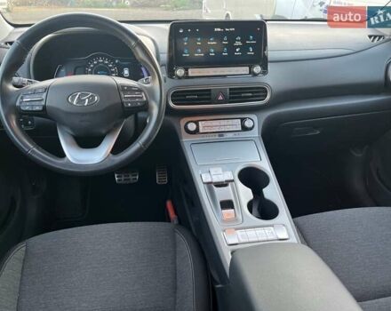 Червоний Хендай Kona, об'ємом двигуна 0 л та пробігом 57 тис. км за 16999 $, фото 20 на Automoto.ua