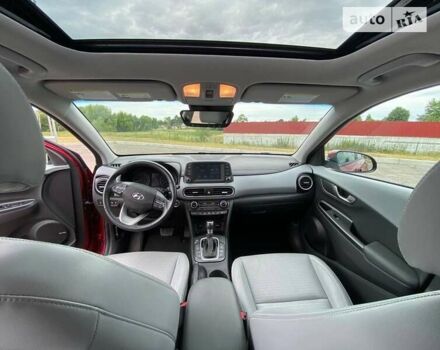 Красный Хендай Kona, объемом двигателя 1.59 л и пробегом 62 тыс. км за 17800 $, фото 8 на Automoto.ua